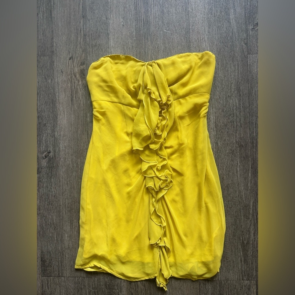Chic Yellow Strapless Blouse